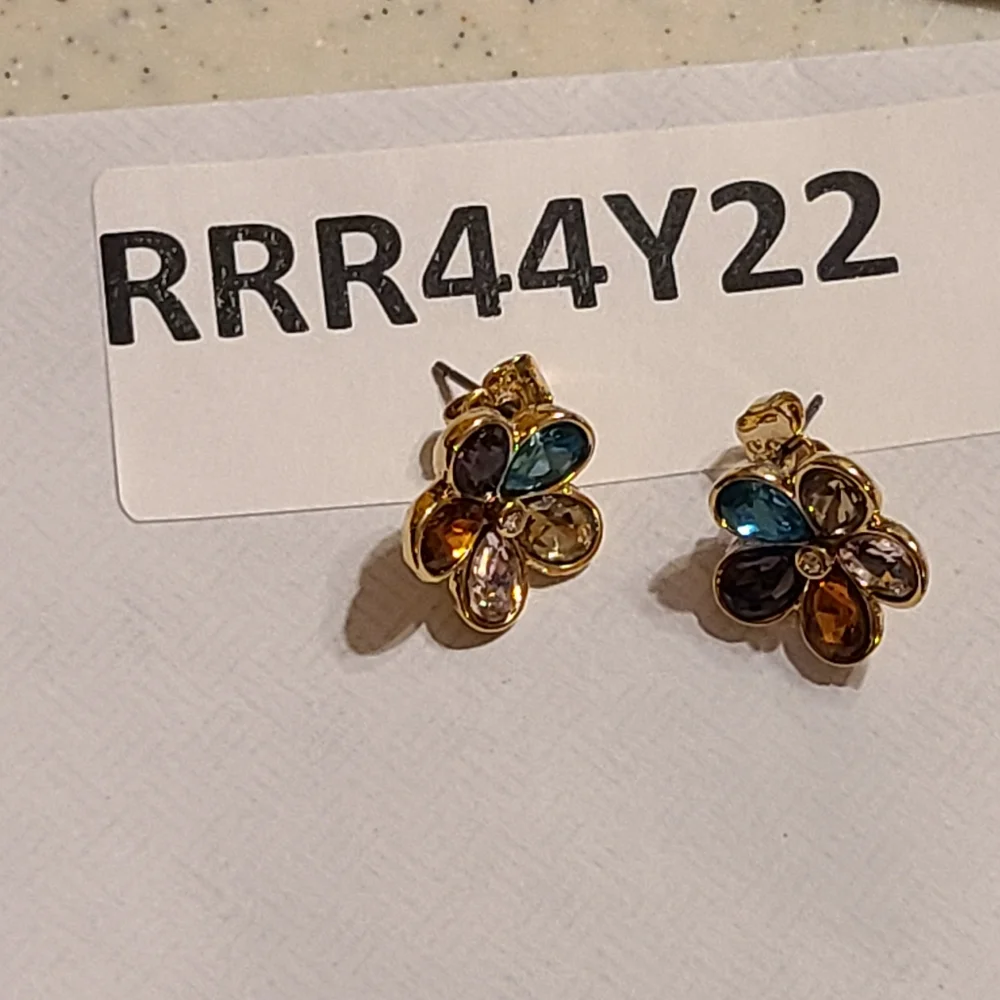 Ladies Earrings For Sale - Picture 7 of 7